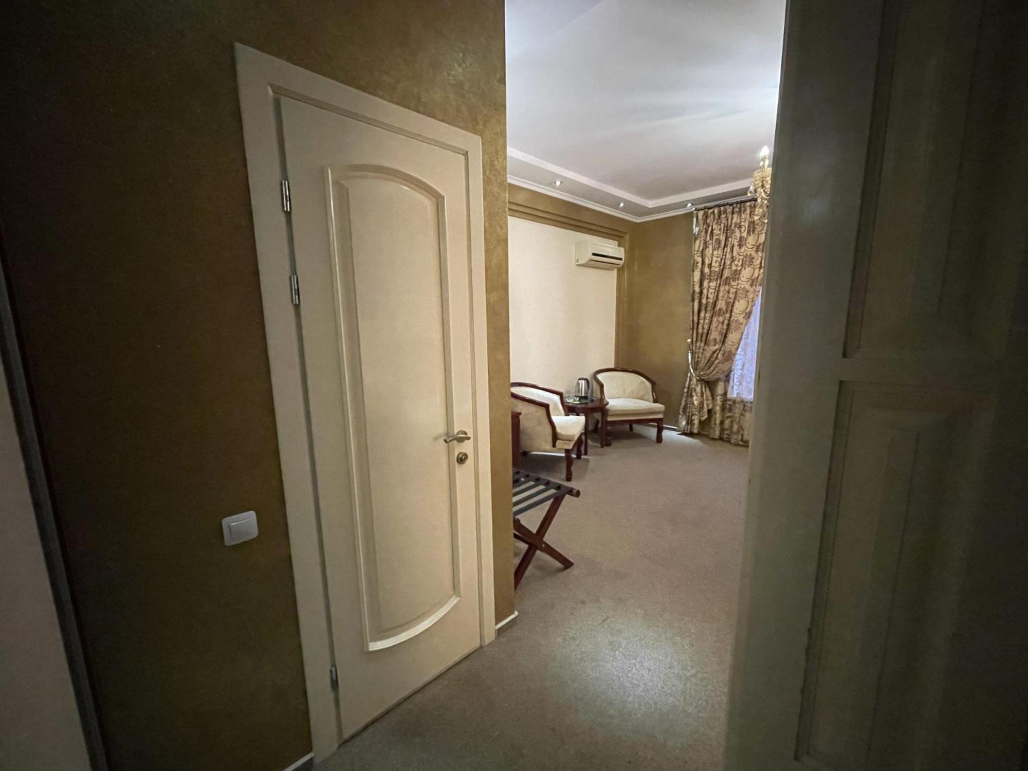 ホテル Київські Ночі エクステリア 写真